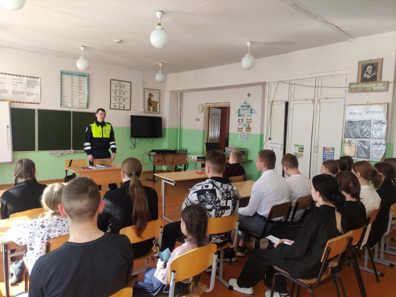 В Жуковке сотрудники ГИБДД рассказали школьникам о безопасных моделях передвижения на велосипедах