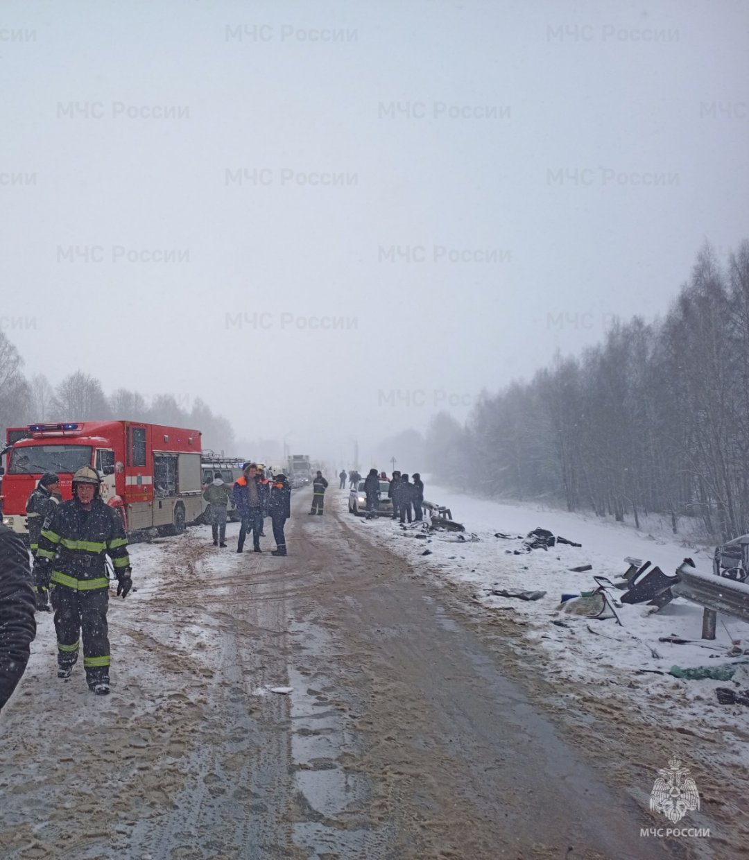 Пожарно - спасательные подразделения МЧС России приняли участие в ликвидации последствий ДТП в Жуковском муниципальном округе