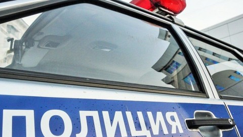В Жуковке полицейские задержали курьера телефонных мошенников